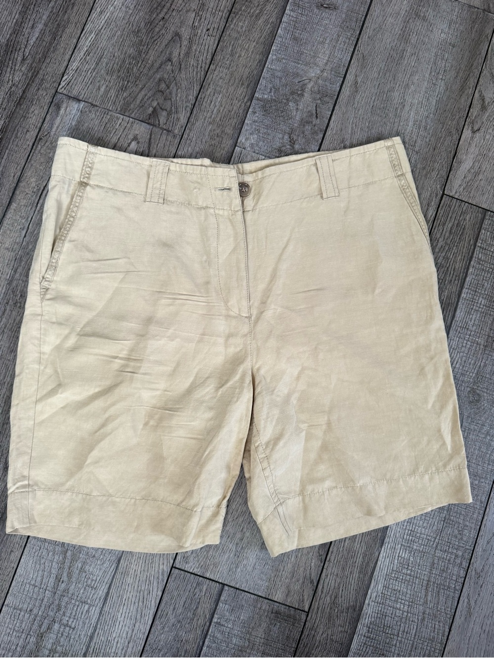 Light Cream Women's Bermuda Shorts - Classic Casual
